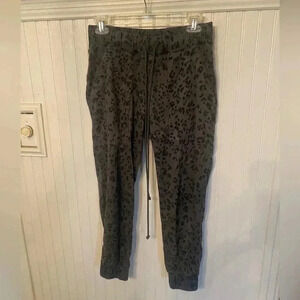 Cloth & Stone for Anthropologie Animal Print Petite Joggers size XS